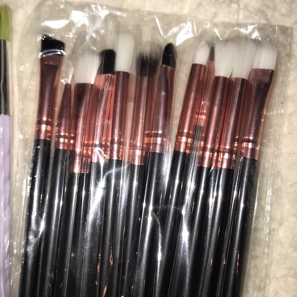 New set of 22 💄makeup  brushes 💄 - Picture 2 of 5